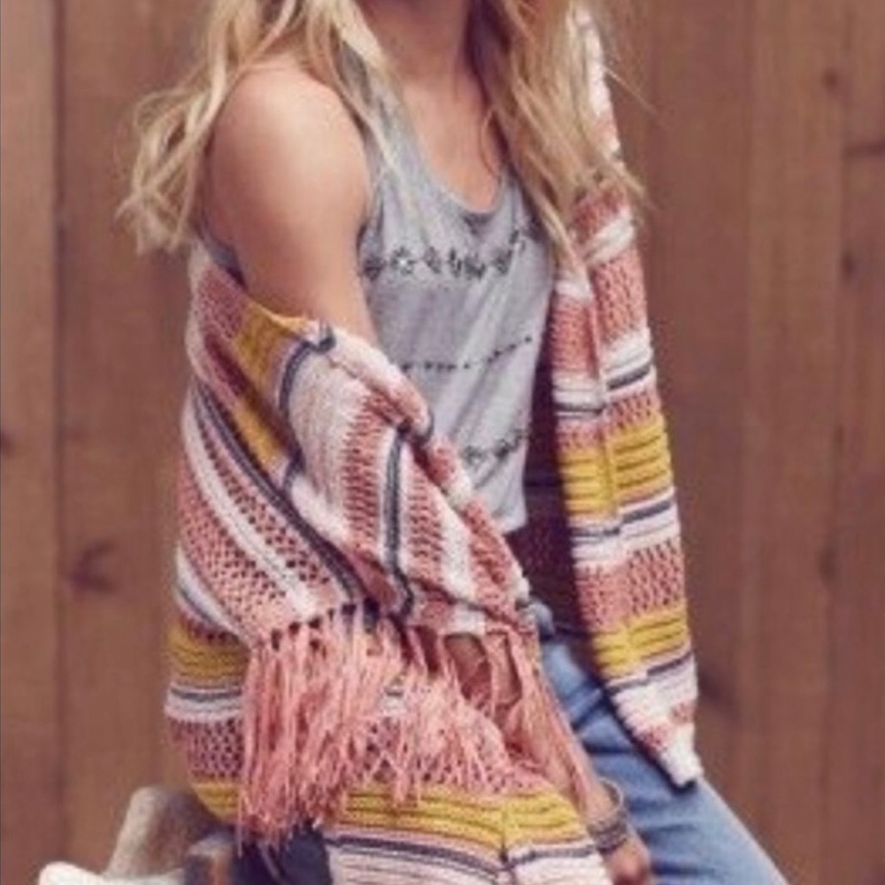 JESSICA Simpson Open Crochet Vest. Fringe Trim
Size 1X